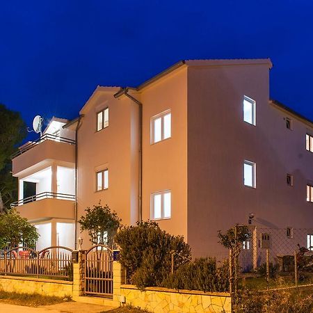 Apartments Maras 希贝尼克 外观 照片