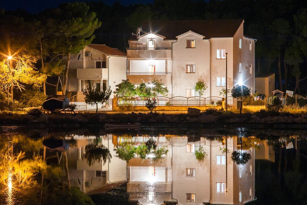 Apartments Maras 希贝尼克 外观 照片