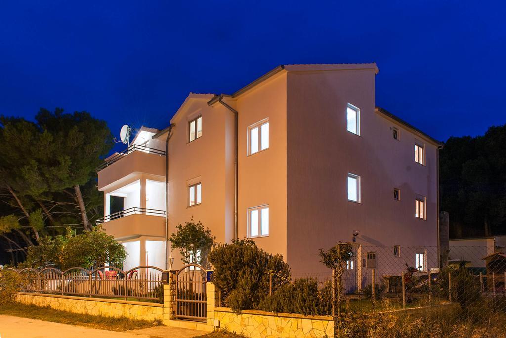 Apartments Maras 希贝尼克 外观 照片